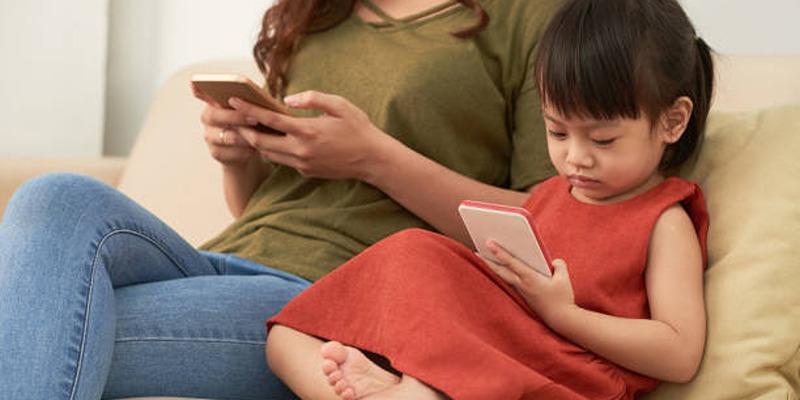 8 Simple Tips to Reduce Screen Time for Kids and Parents